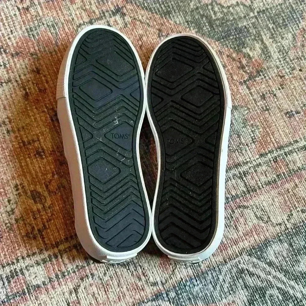 TOMS - Picture 6 of 6